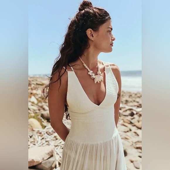 Elegant White Maxi Dress - Picture 2 of 5